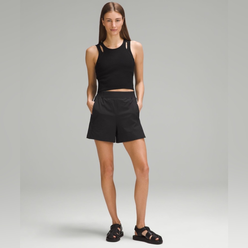 Lululemon Stretch woven relax fit high-rise shorts 4”